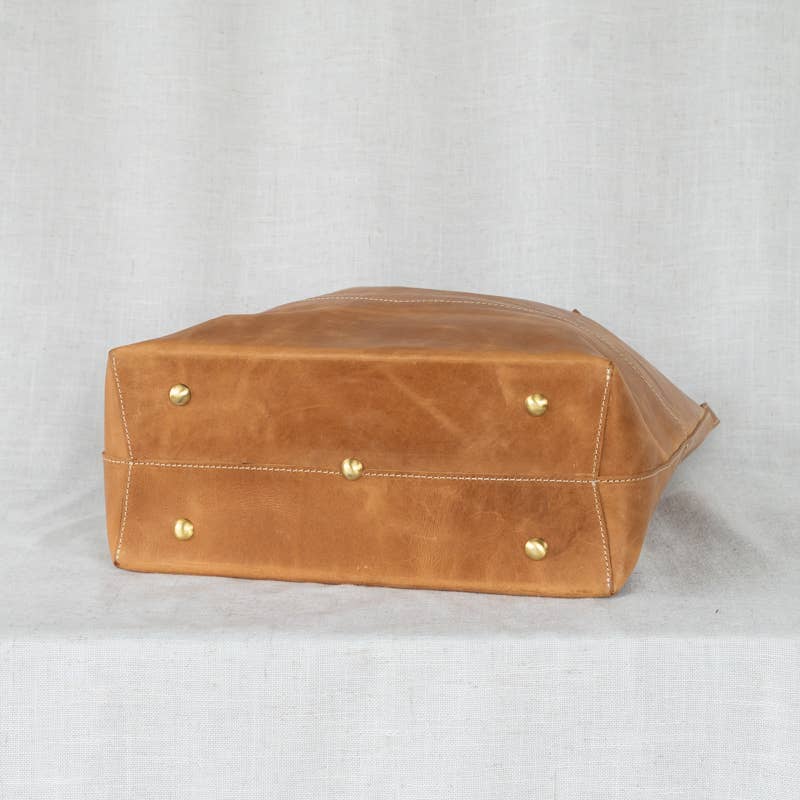 Everyday Luxury – Handcrafted Full-Grain Leather Tote
